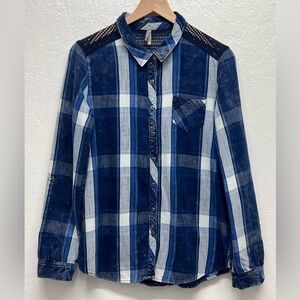 Vanity - Women’s Long Sleeve Button Up Flannel Shirt - Lace Shoulders - L